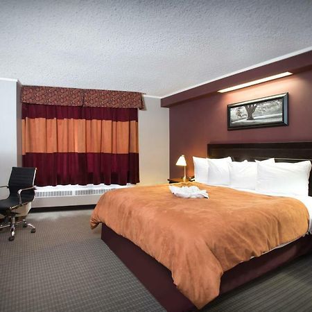 Coliseum Inn Edmonton Exterior foto